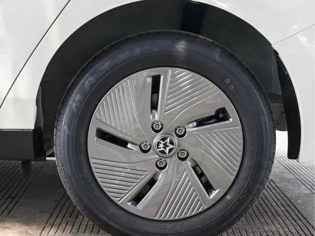 Venucia D60 EV — Фото автомобиля 10