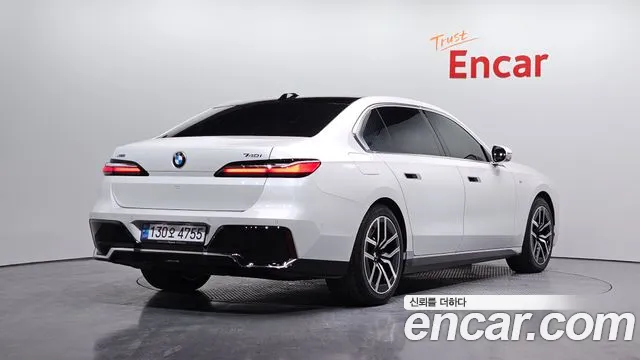 BMW 7-Series 7 серия (G70) 740i xDrive M Sport — Фото автомобиля 2