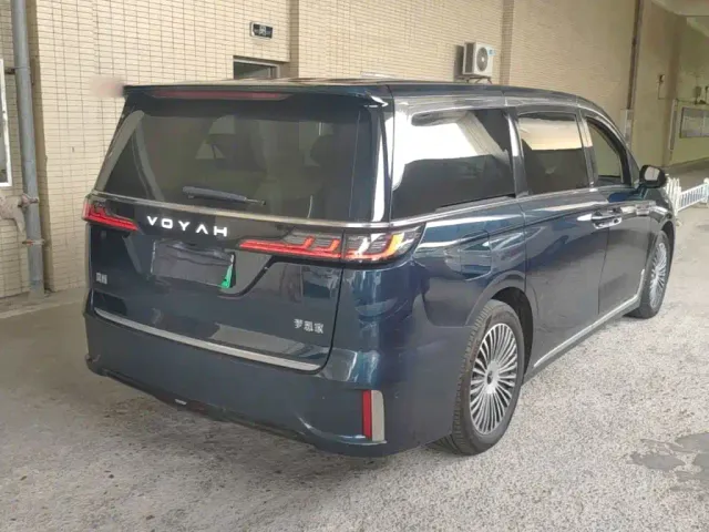 Voyah Auto Voyah Dreamer 2025 PHEV AWD Excellent Kunpeng Edition — Фото автомобиля 6