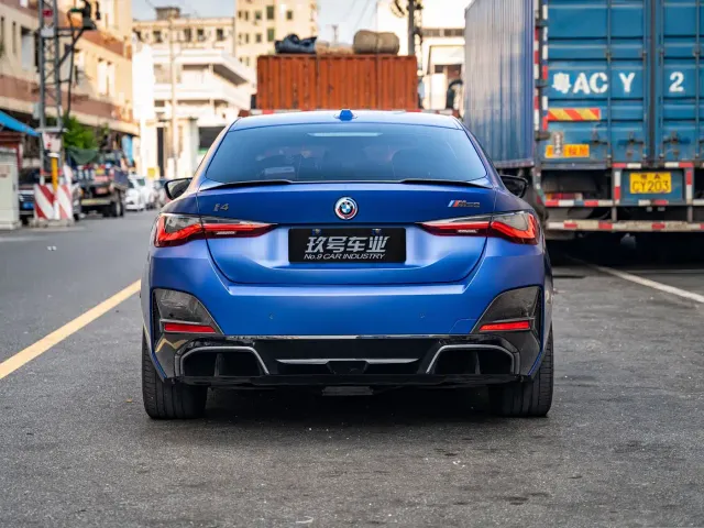 BMW i4 — Фото автомобиля 4