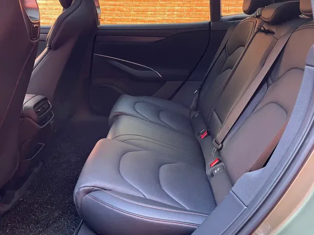 Xiaomi SU7 — Фото автомобиля 9