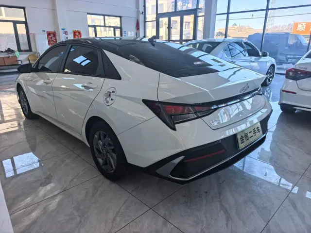 Hyundai Elantra — Фото автомобиля 9