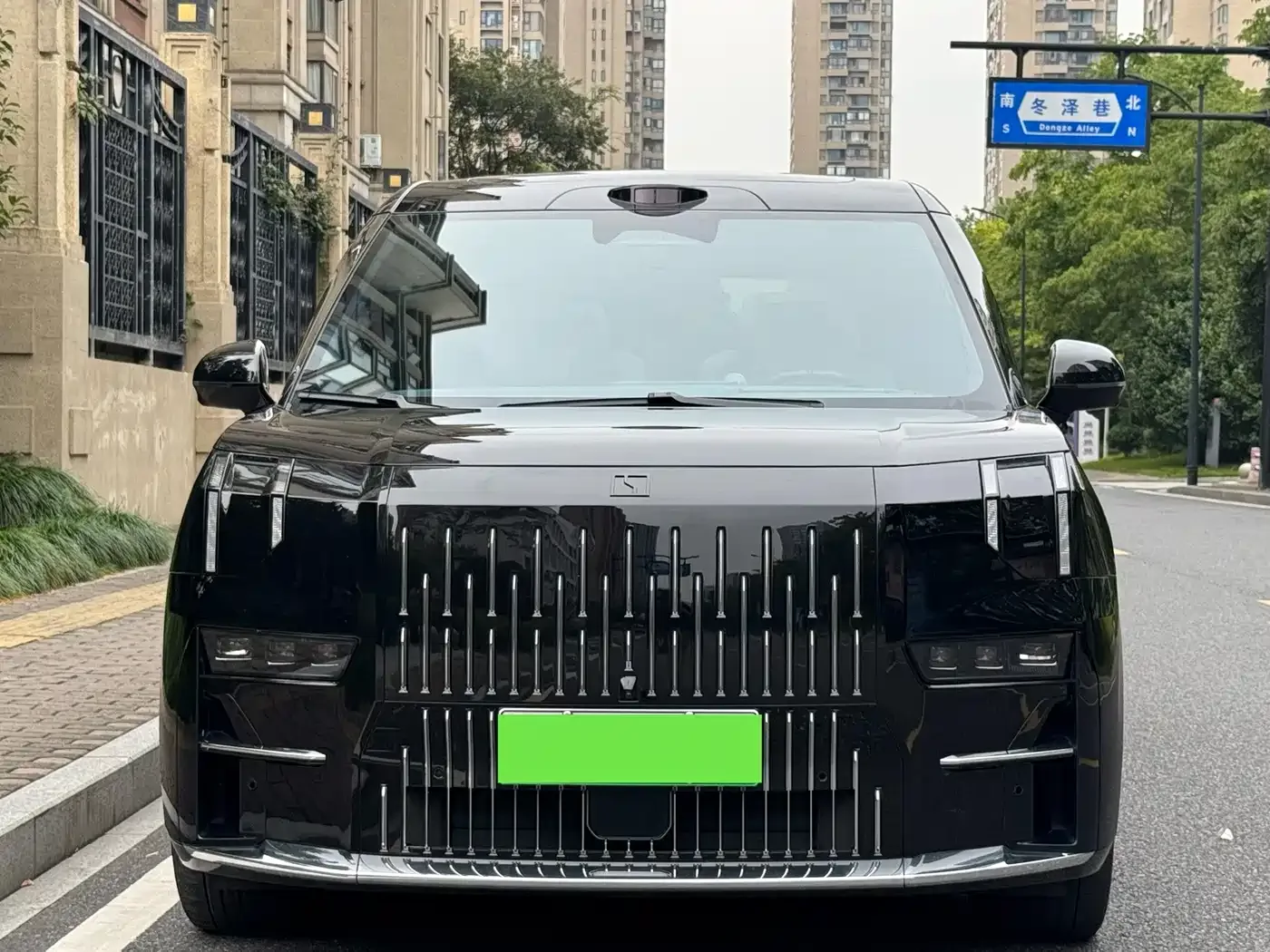ZEEKR Zeekr 009 2024 6-seat Executive AWD 108kWh — Фото автомобиля 3