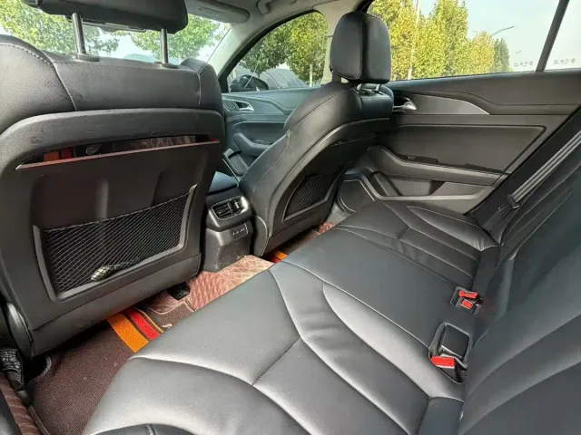 Hongqi H5 — Фото автомобиля 6