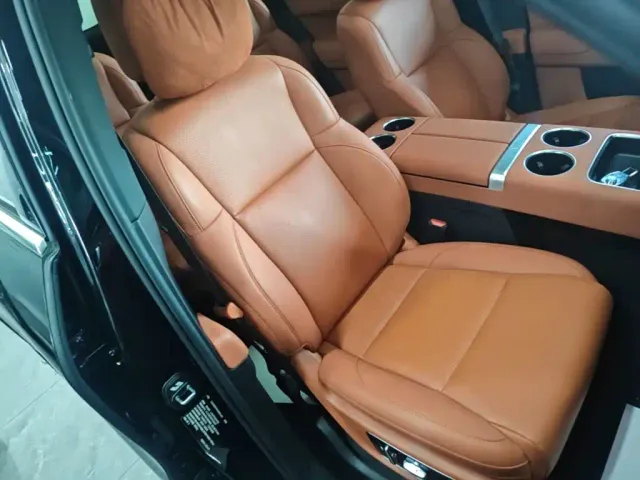 Li Auto L8 — Фото автомобиля 24