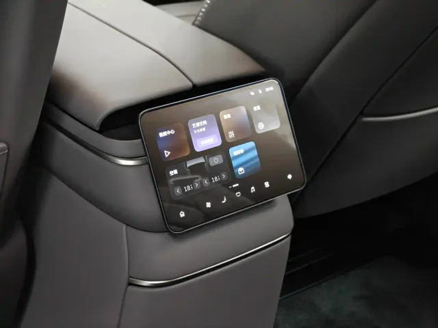 Nio ES8 — Фото автомобиля 12