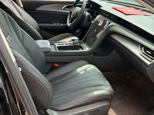 Hongqi H5 — Фото автомобиля 10