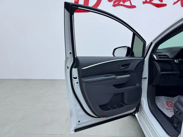 Toyota Sienna — Фото автомобиля 6