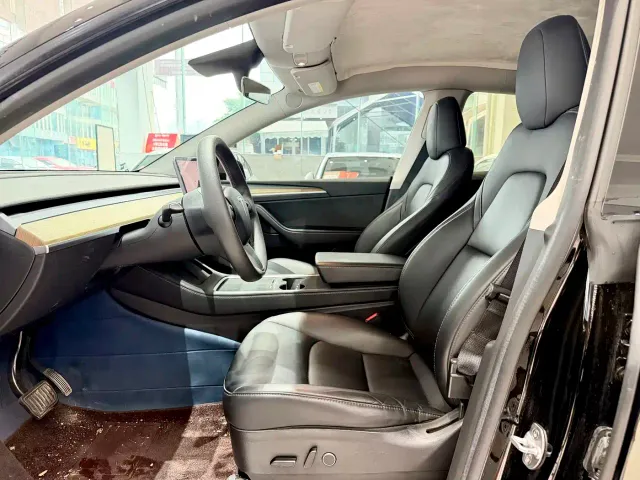 Tesla Model Y — Фото автомобиля 5