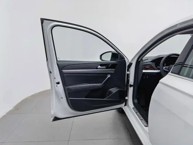 Volkswagen Lavida — Фото автомобиля 8