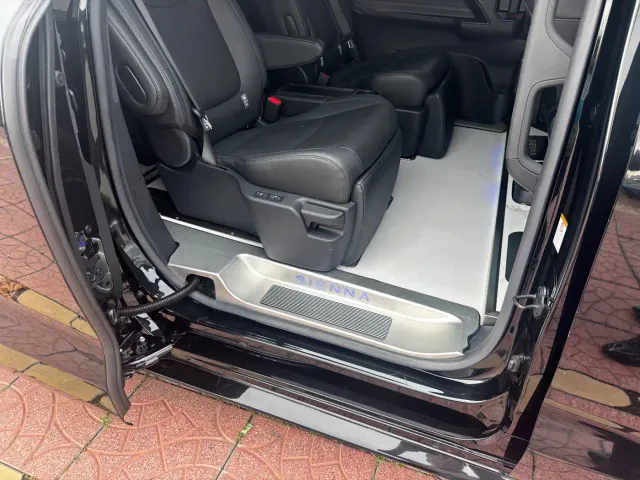 Toyota Sienna — Фото автомобиля 11