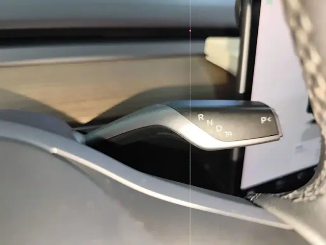 Tesla Model Y — Фото автомобиля 13