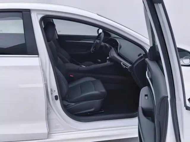 Changan Eado — Фото автомобиля 8