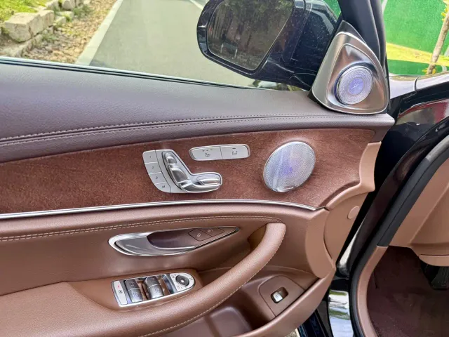 Mercedes-Benz E-Class — Фото автомобиля 8