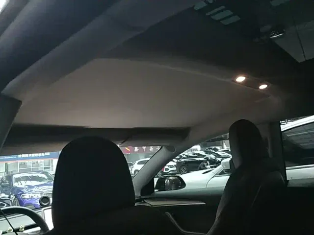 Tesla Model 3 — Фото автомобиля 17