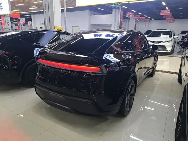 Tesla Model Y — Фото автомобиля 6