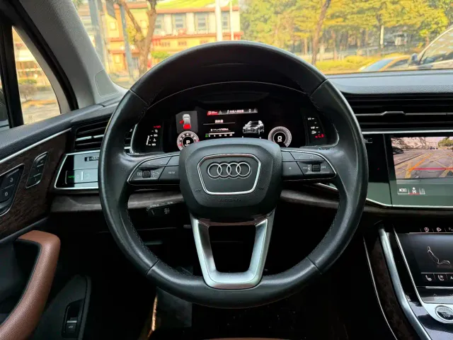 Audi Q7 — Фото автомобиля 7