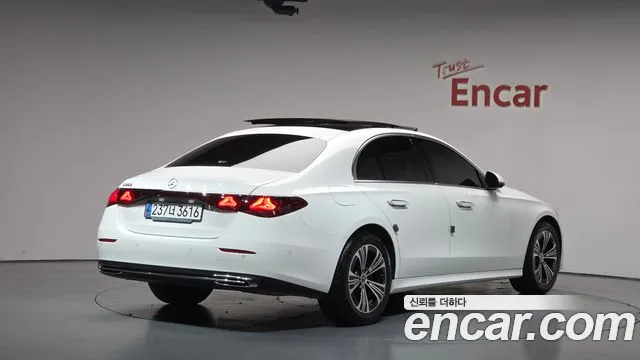 Mercedes-Benz E-Class — Фото автомобиля 2