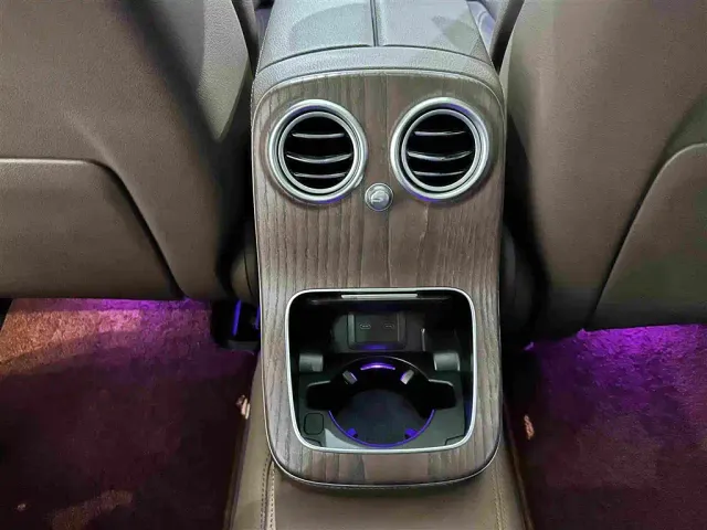 Mercedes-Benz E-Class — Фото автомобиля 17