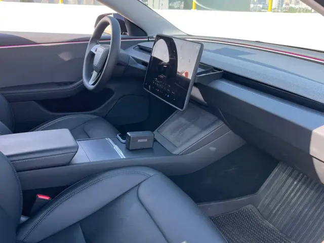Tesla Model 3 — Фото автомобиля 9