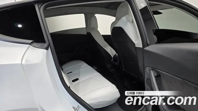 Tesla Model Y — Фото автомобиля 9