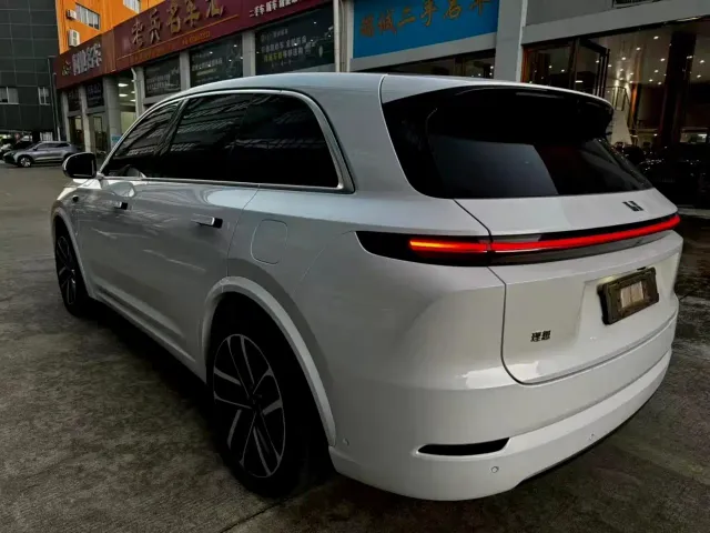 Li Auto L7 — Фото автомобиля 6