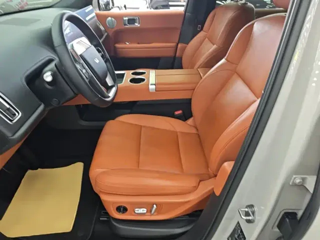 Li Auto L6 — Фото автомобиля 14