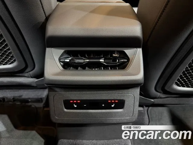 Audi Q6 e-tron — Фото автомобиля 19