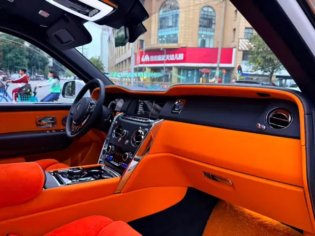 Rolls-Royce Cullinan — Фото автомобиля 11
