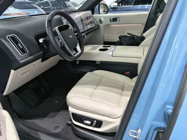 Li Auto L7 — Фото автомобиля 14