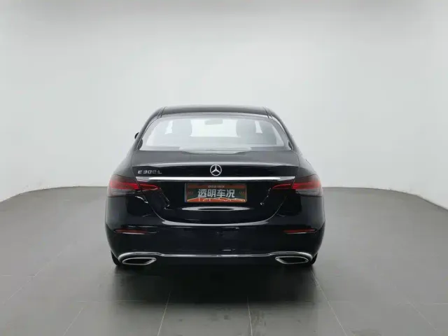 Mercedes-Benz E-Class — Фото автомобиля 4
