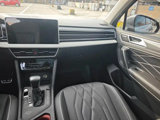 Volkswagen Tiguan L — Фото автомобиля 13