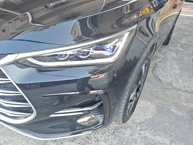 BYD Tang — Фото автомобиля 23