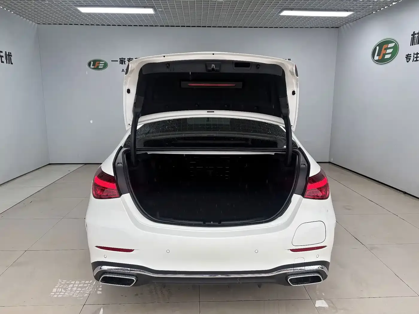 Mercedes-Benz Mercedes-Benz C-Class New Energy 2024 C 350 eL — Фото автомобиля 28