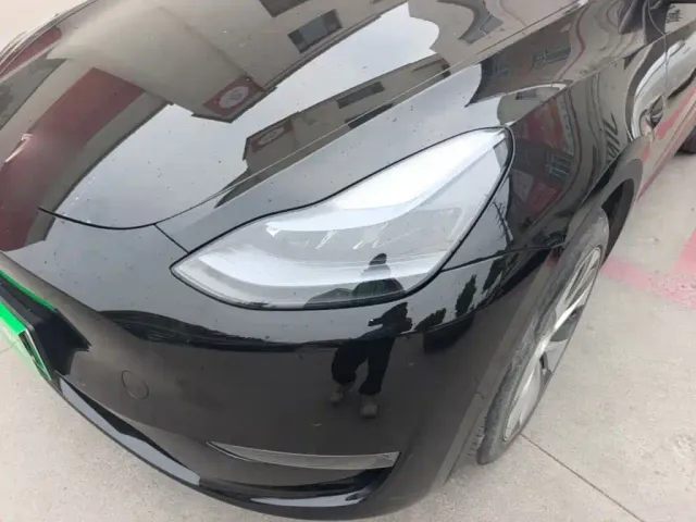 Tesla Model Y — Фото автомобиля 23