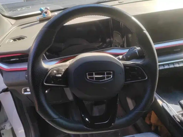 Geely Binyue — Фото автомобиля 15