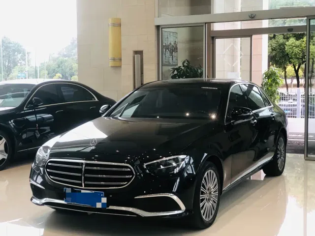 Фотография автомобиля — Mercedes-Benz E-Class