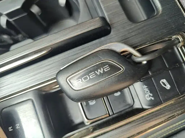 Roewe RX5 — Фото автомобиля 8