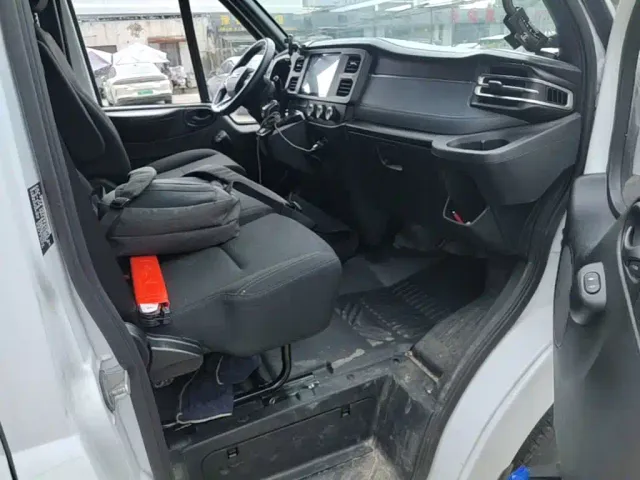 Jiangling JMC Fushun 2025 Model 2.0T 8AT Diesel Medium Wheelbase Medium-High Roof Commercial Multi-purpose Vehicle 7 Seater — Фото автомобиля 19