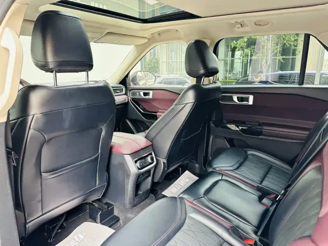 Ford Explorer — Фото автомобиля 10