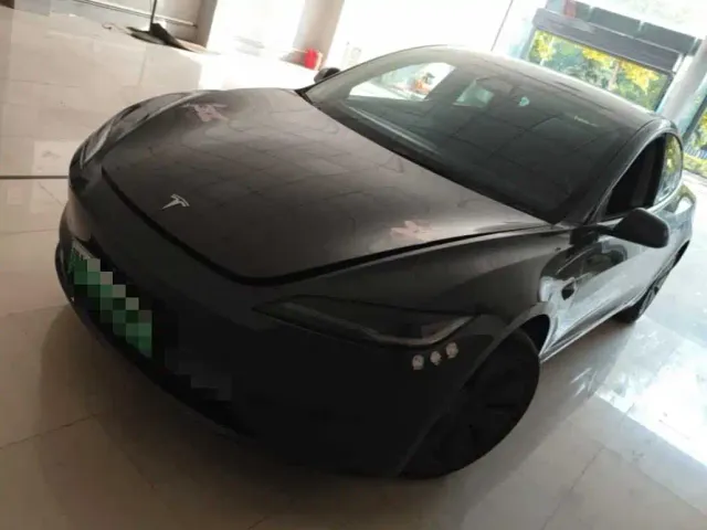 Фотография автомобиля — Tesla Model 3