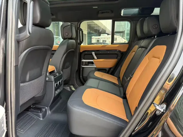 Land Rover Defender — Фото автомобиля 13