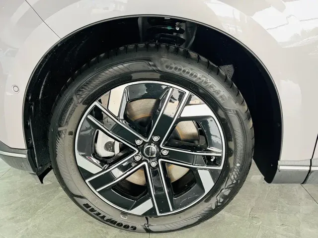 Volvo XC70 Plug-in Hybrid — Фото автомобиля 7