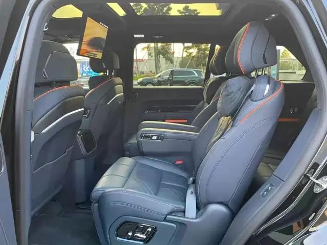 ZEEKR Zeekr 9X 2025 Model Gloss Black Edition — Фото автомобиля 6