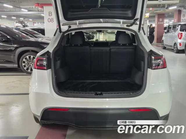Tesla Model Y — Фото автомобиля 5