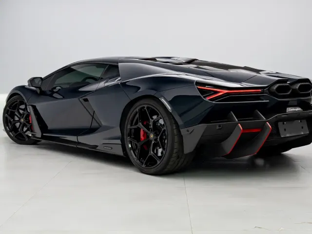 Lamborghini Revuelto — Фото автомобиля 12