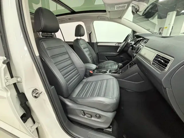 Volkswagen Touran — Фото автомобиля 10