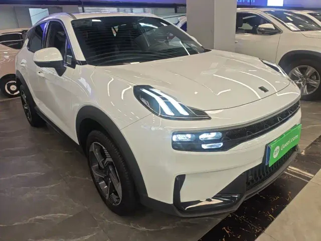 Lynk & Co 06 — Фото автомобиля 3