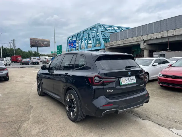 BMW iX3 — Фото автомобиля 7