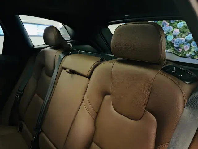 Volvo XC60 — Фото автомобиля 17